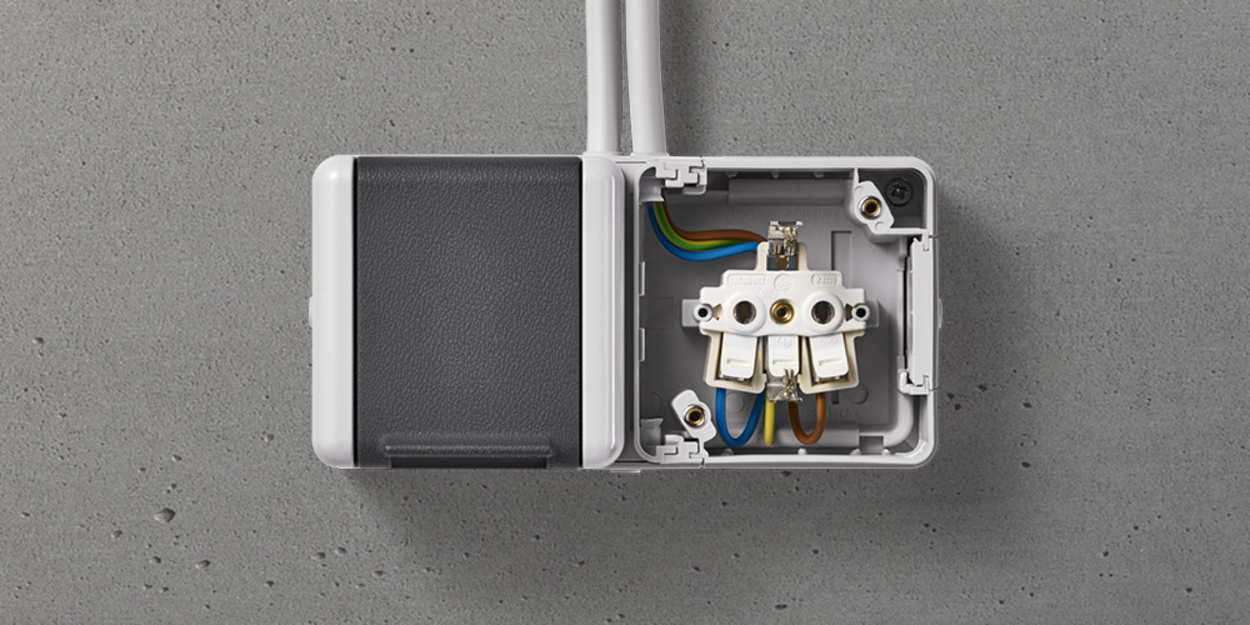 Doppelsteckdose mit Trennsteg bei Heyn & Jäger GbR in Nessetal OT Warza